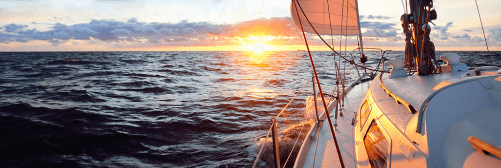 Segeln bei Sonnenuntergang
Segelyacht bei Sonnenuntergang auf der Adria – traumhafte Stimmung in der Hauptsaison für Segelurlaub in Kroatien
