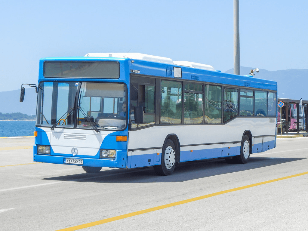 Blauer Linienbus auf Korfu
Öffentlicher Bus auf Korfu bei Marina Gouvia – Anreise und Transportmöglichkeiten für Segler