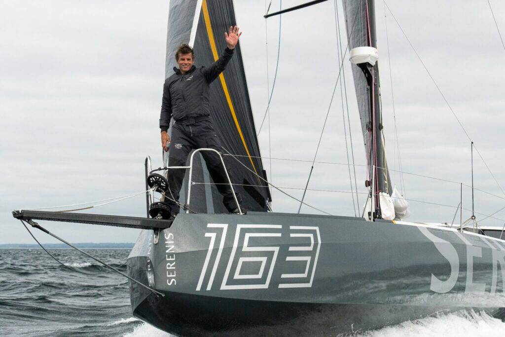 Jean Galfione auf seiner Class40 als Teilnehmer von Hochseerennen