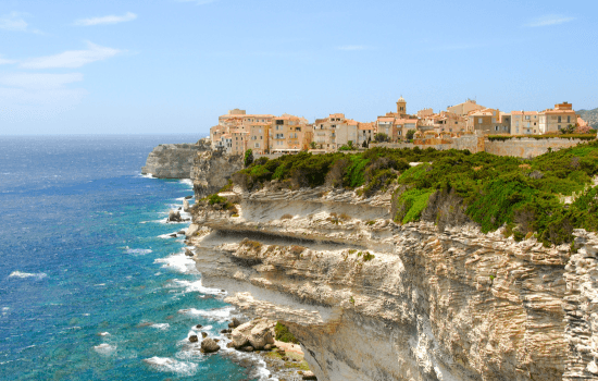Set sail for Corsica and discover the beauty of the Mediterranean!