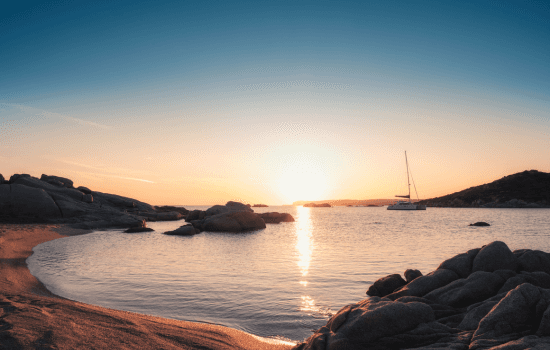 Set sail for Corsica and discover the beauty of the Mediterranean!
