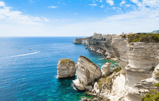 Set sail for Corsica and discover the beauty of the Mediterranean!