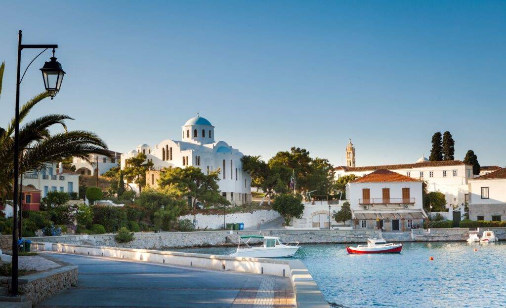 Segeln Sie nach Spetses