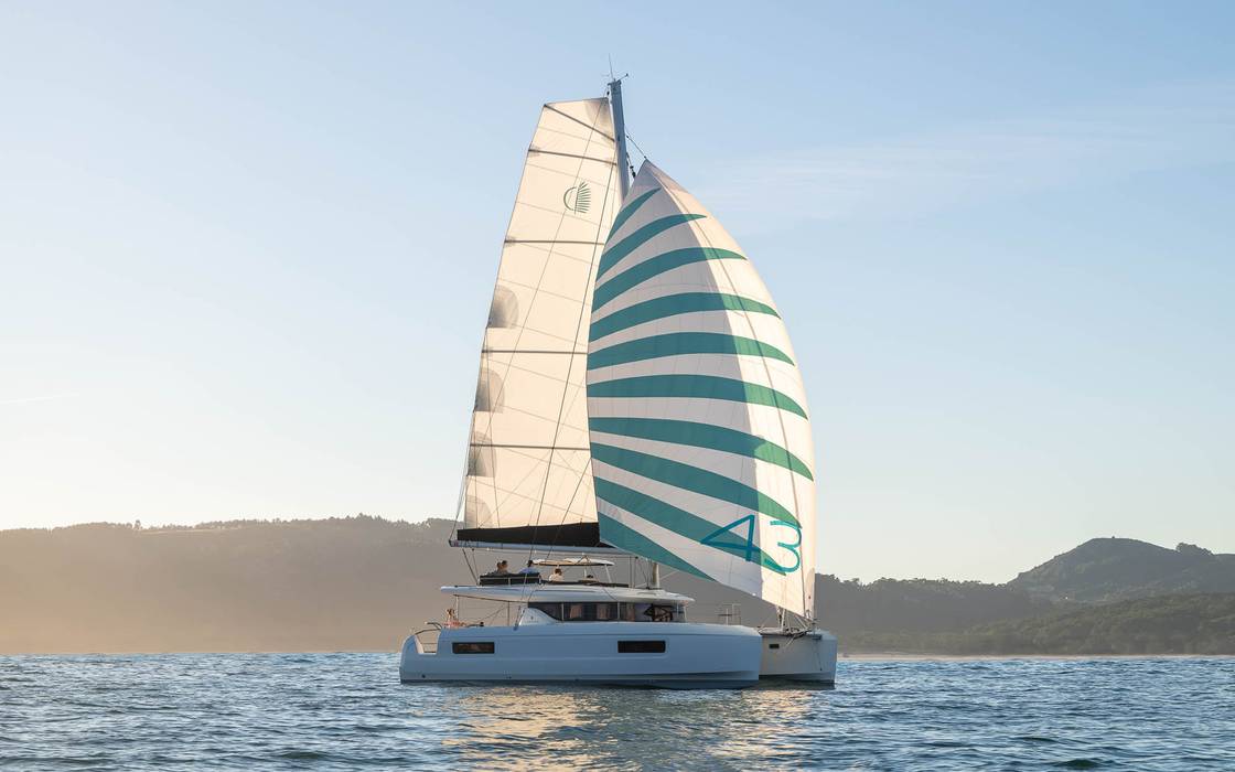 Navigation sous voile du Lagoon 43