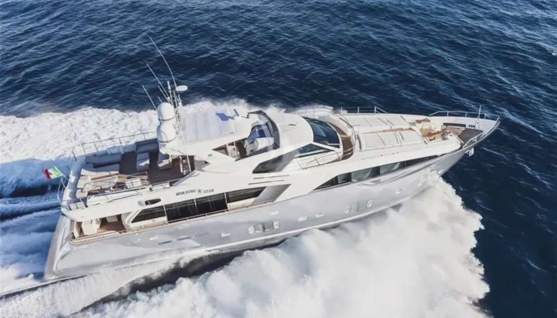 Ferretti Custom Line 100