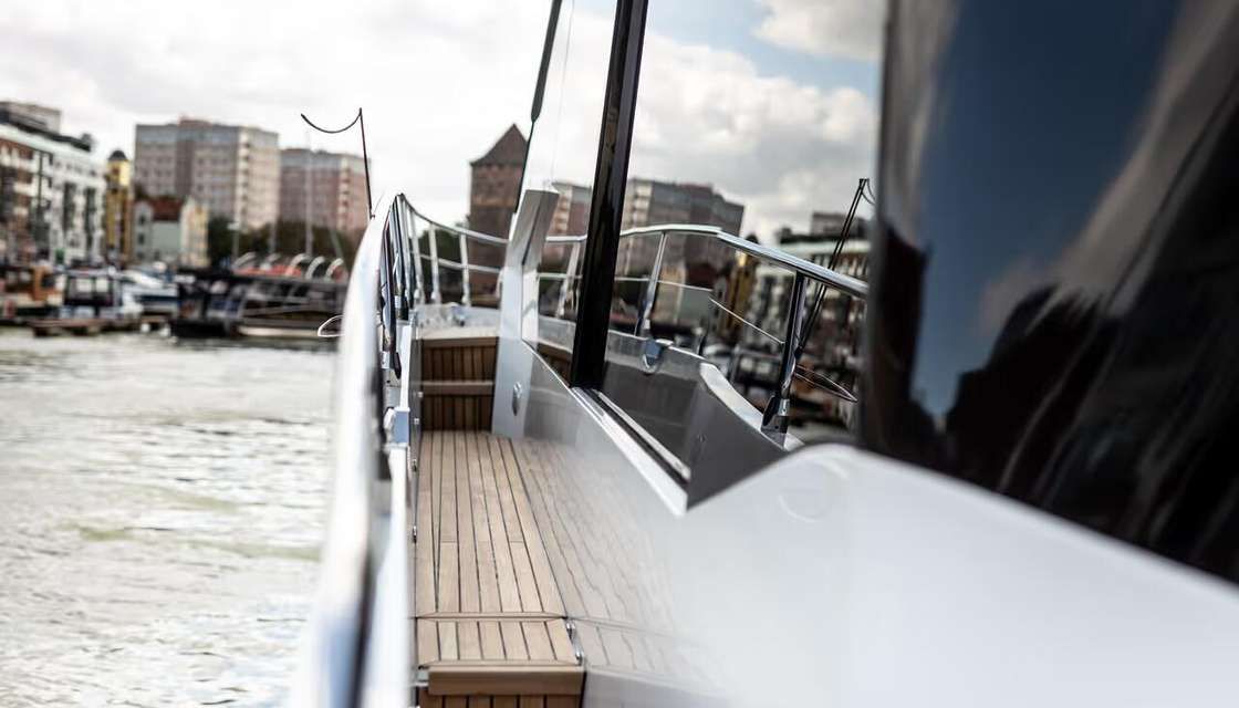 Galeon 700 Skydeck