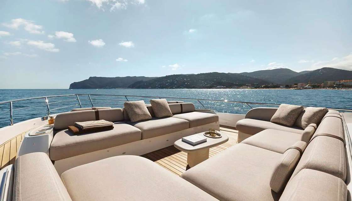 azimut 82 F