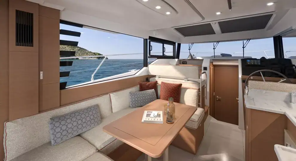 Swift Trawler 37 fly