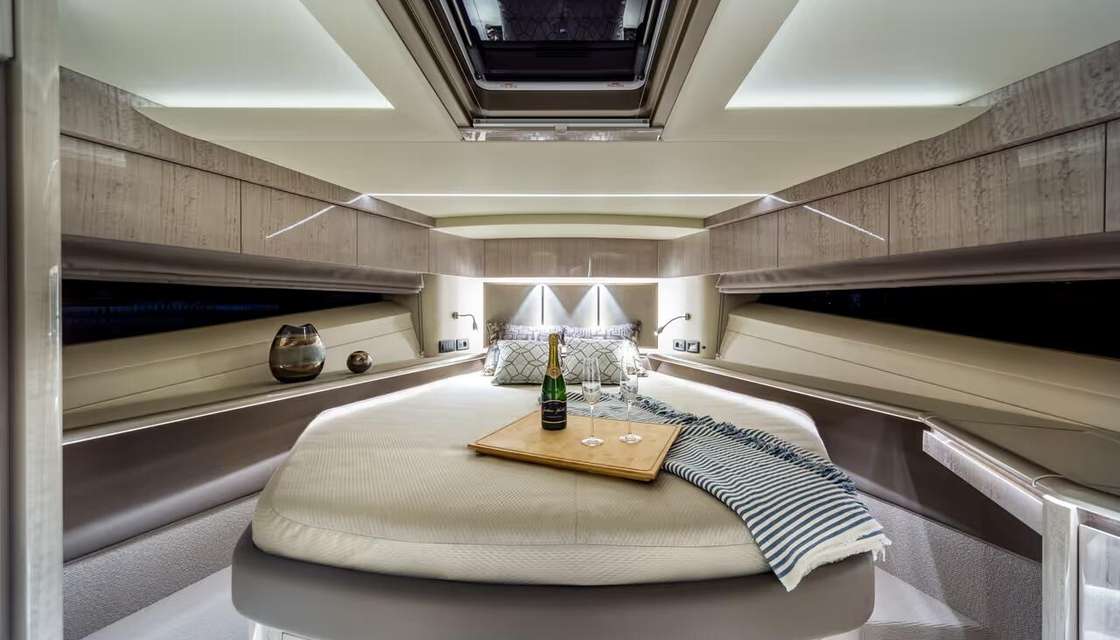 Galeon 700 Skydeck