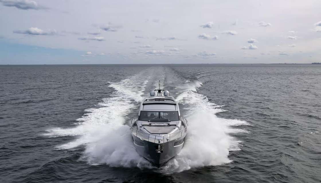 Galeon 700 Skydeck