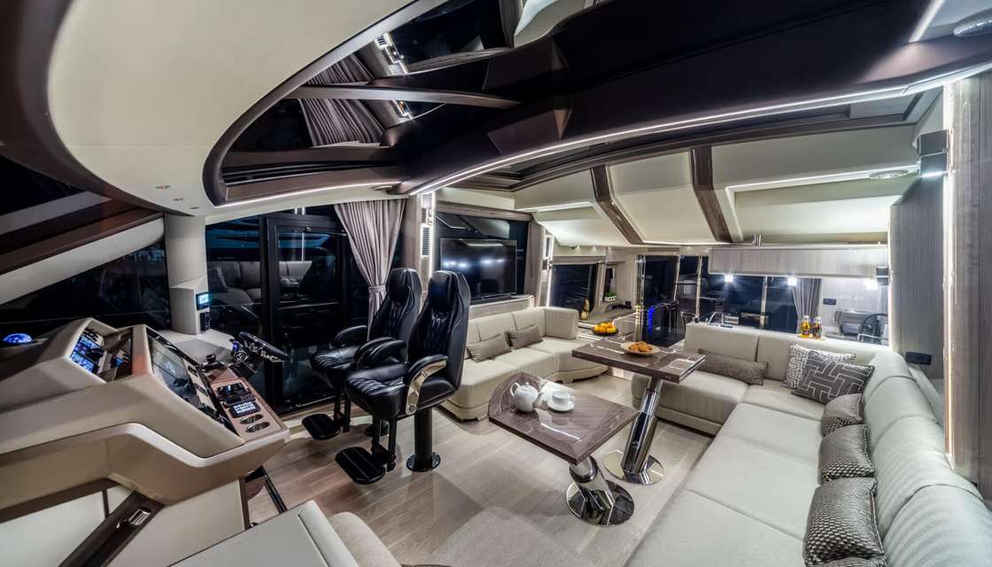 Galeon 700 Skydeck