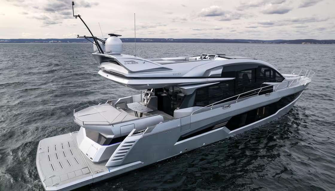 Galeon 700 Skydeck