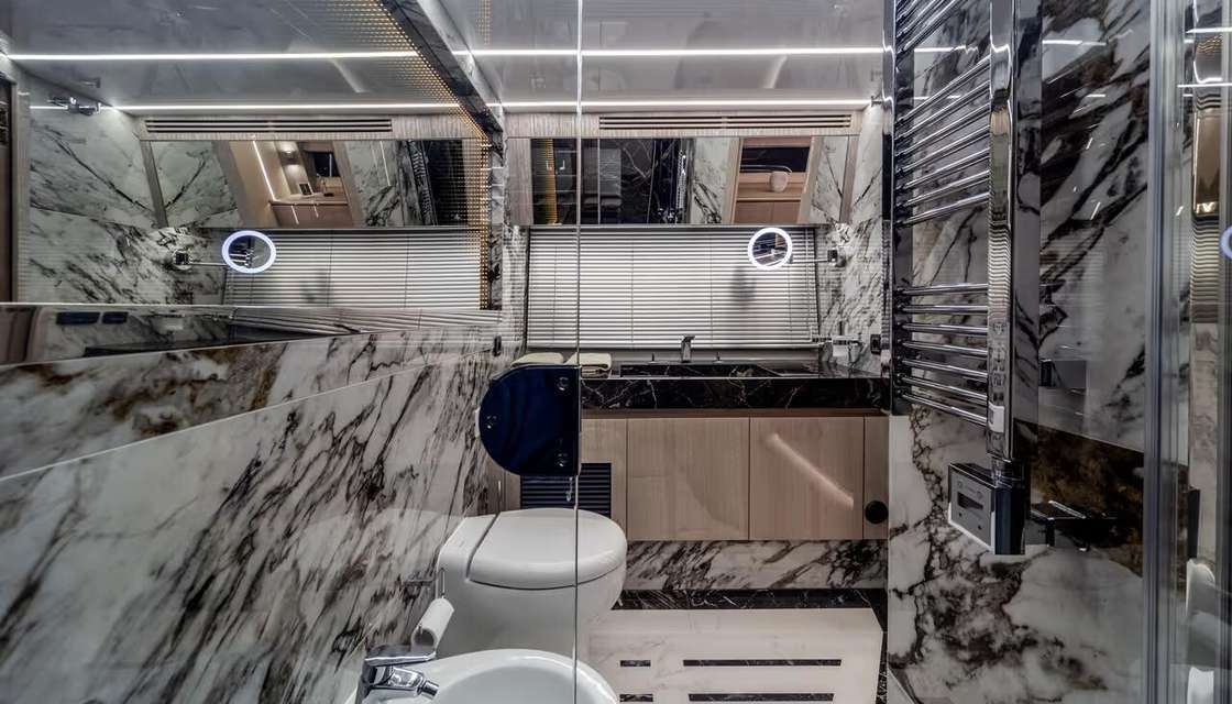 Galeon 700 Skydeck
