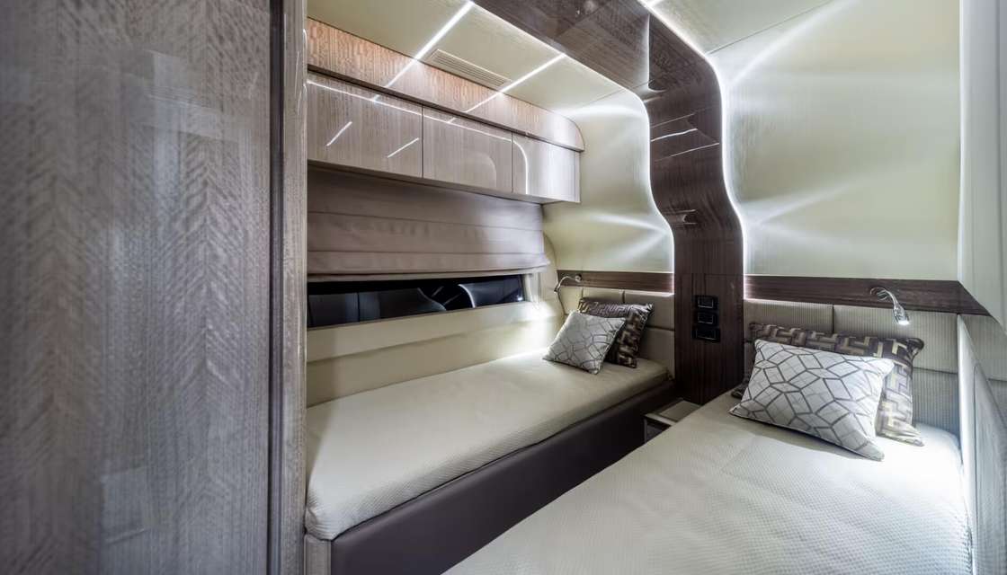 Galeon 700 Skydeck