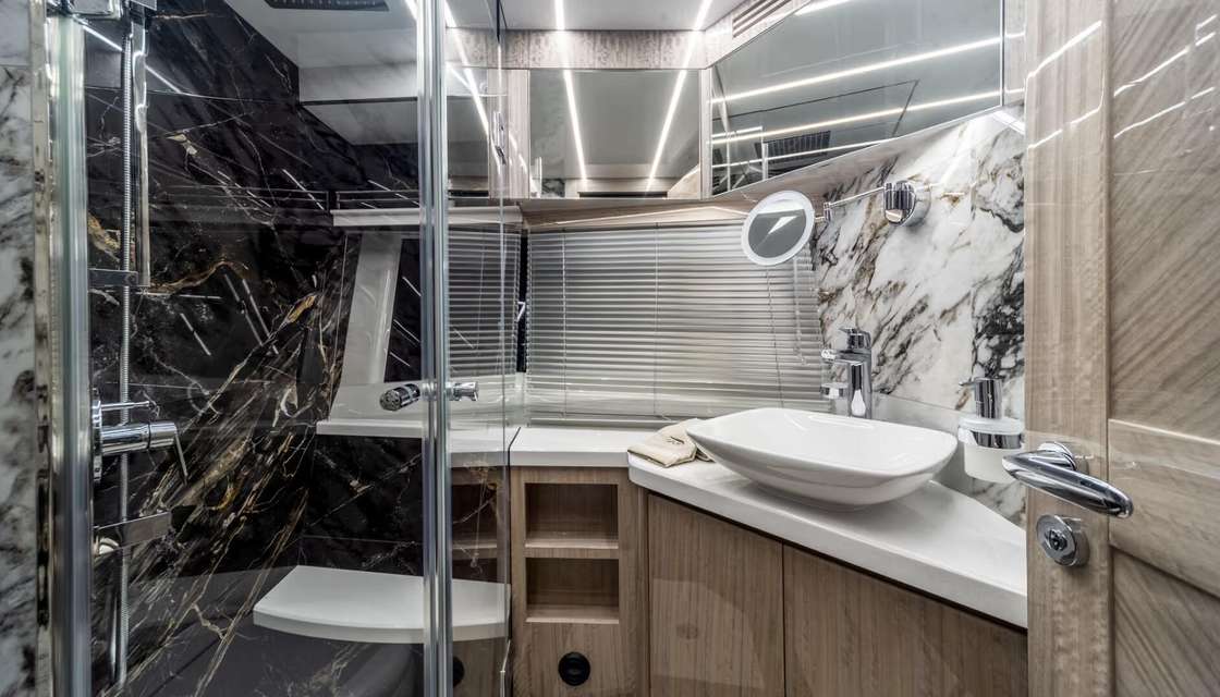 Galeon 700 Skydeck