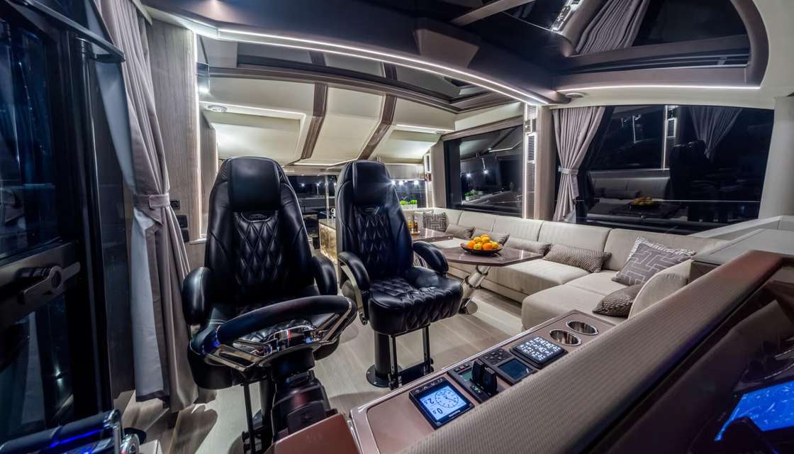 Galeon 700 Skydeck
