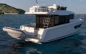 Swift Trawler 37 fly