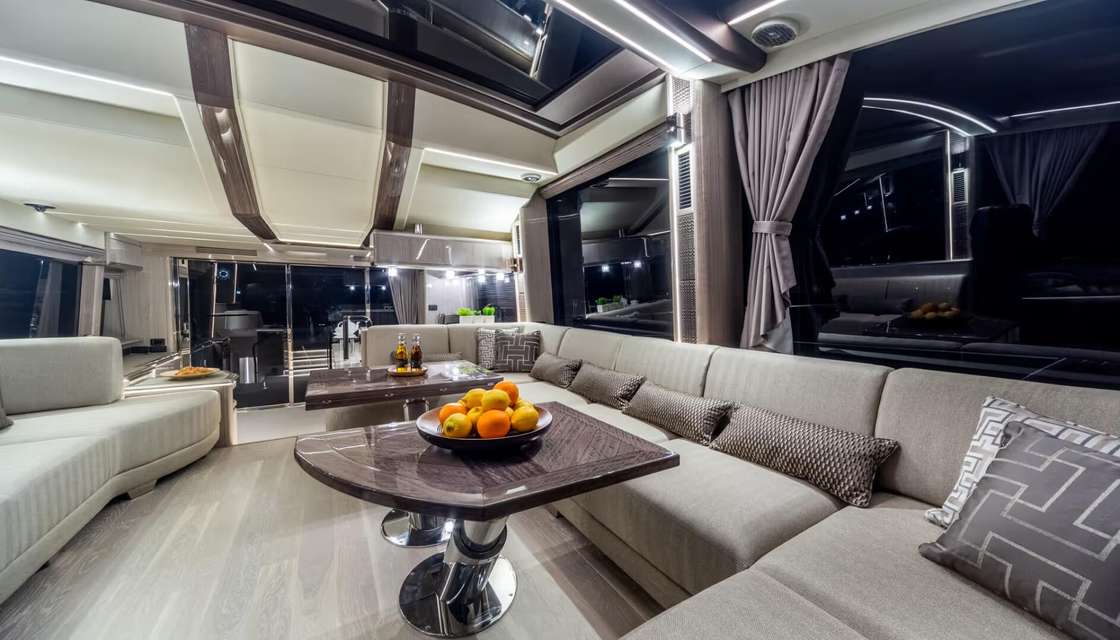 Galeon 700 Skydeck