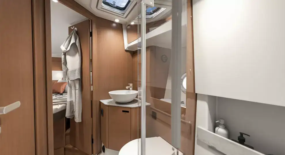 Swift Trawler 37 fly