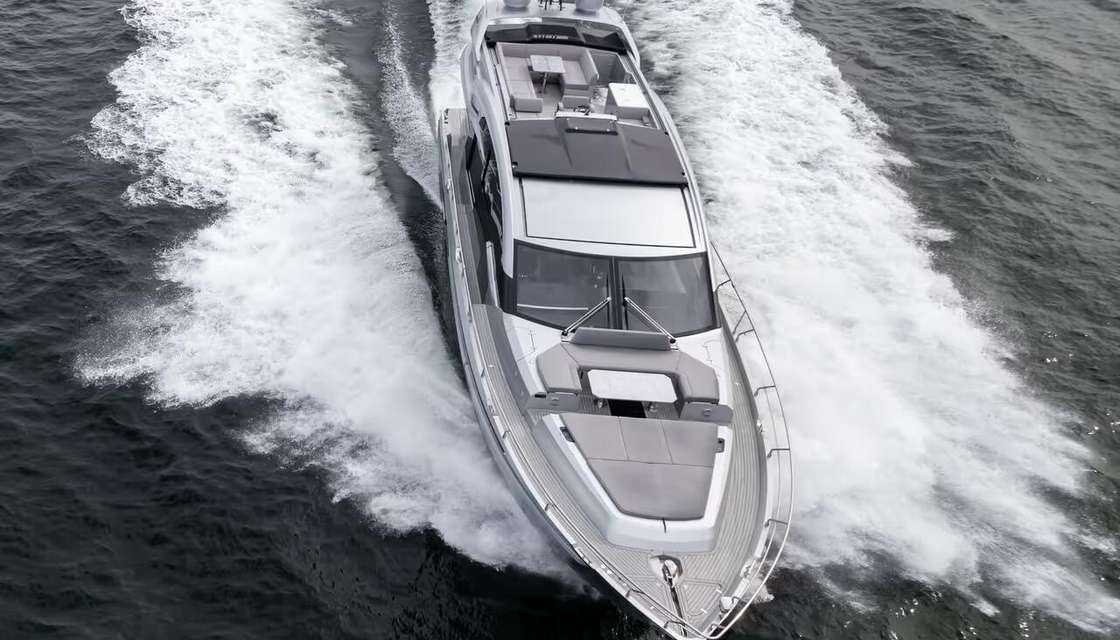 Galeon 700 Skydeck