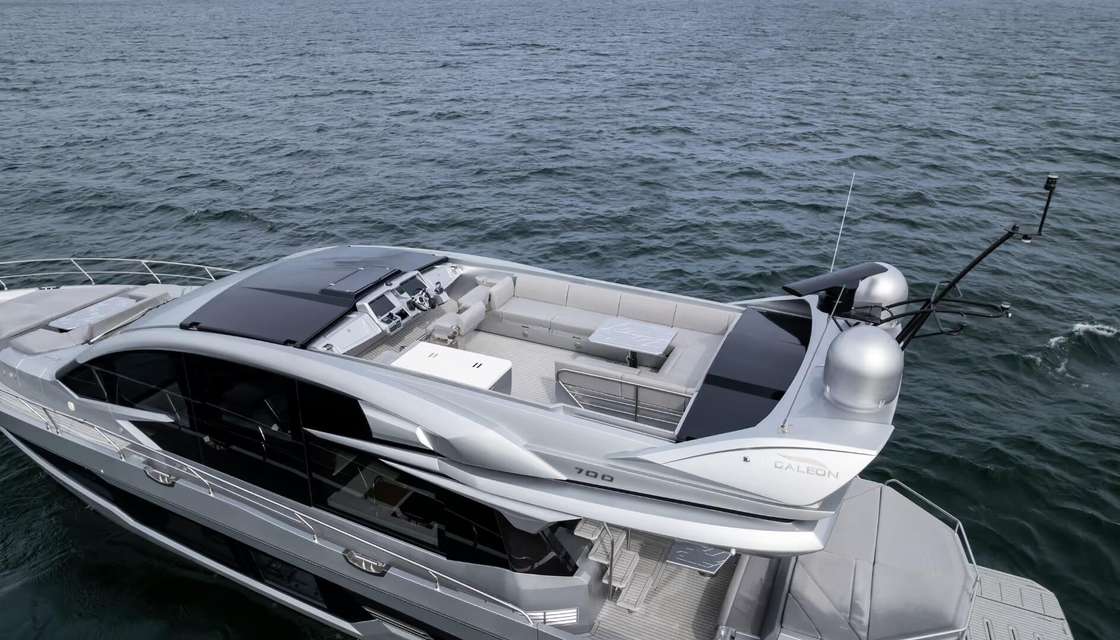 Galeon 700 Skydeck