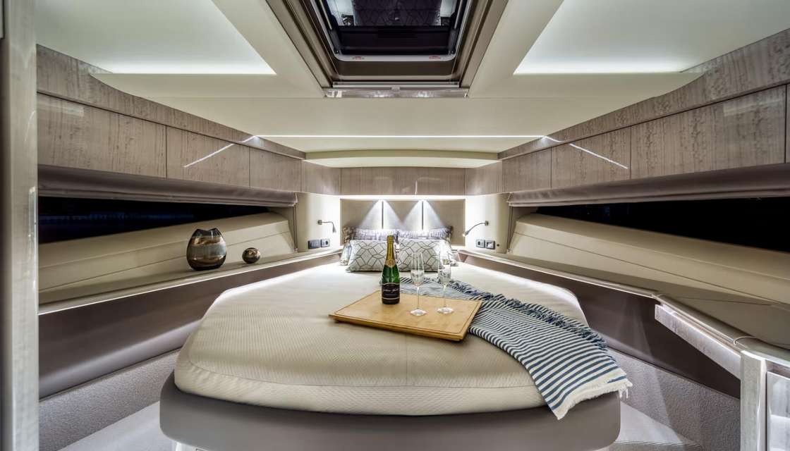 Galeon 700 Skydeck
