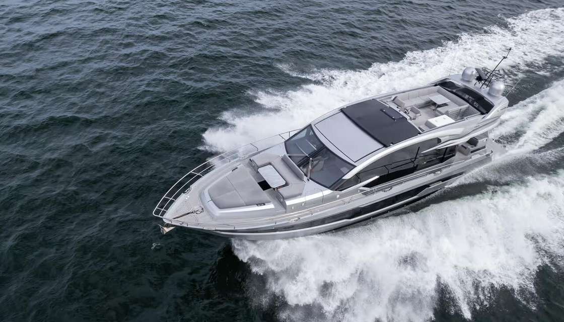 Galeon 700 Skydeck