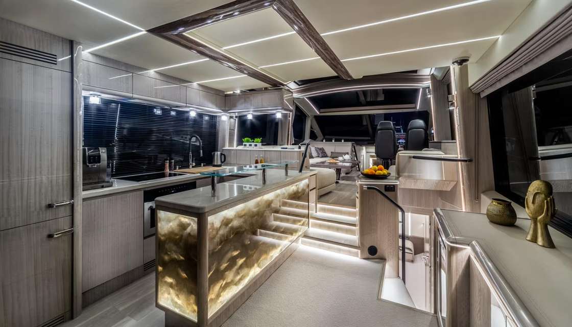 Galeon 700 Skydeck