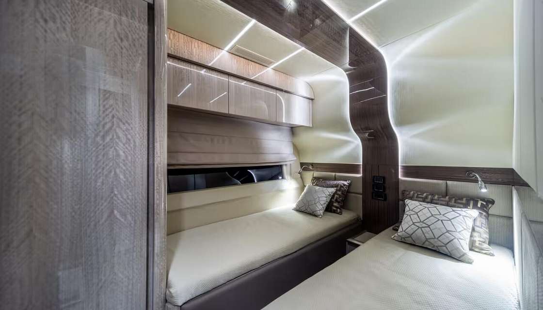 Galeon 700 Skydeck