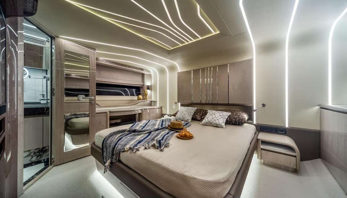 Galeon 700 Skydeck