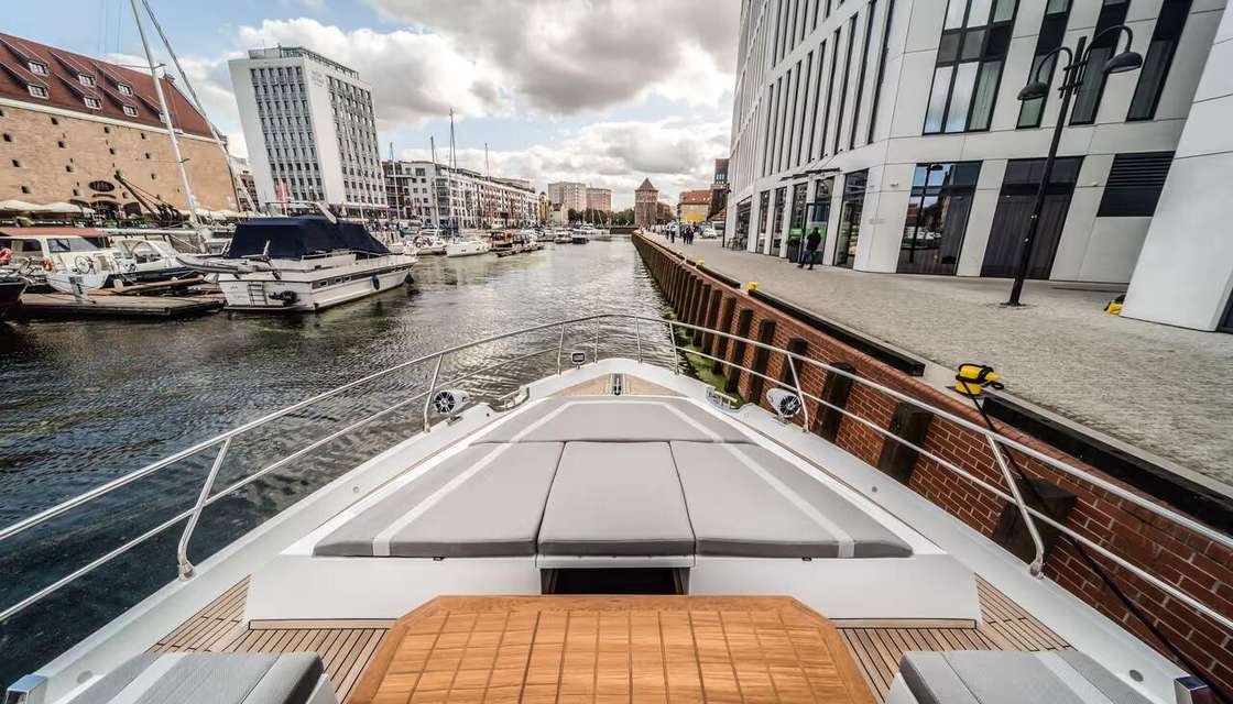 Galeon 700 Skydeck