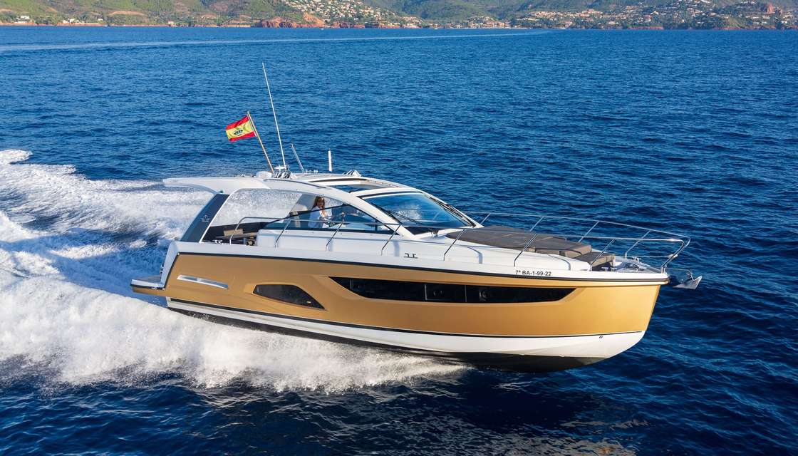 Sealine S335
