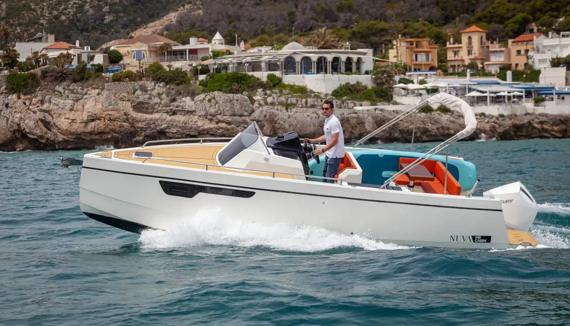Nuva M8 Cabin