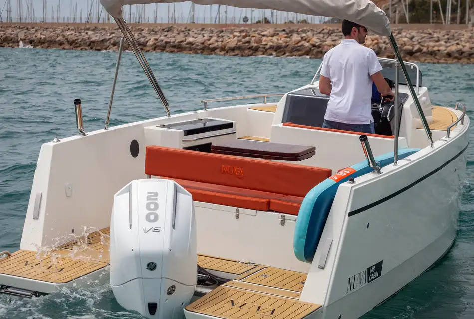 Nuva M8 Cabin