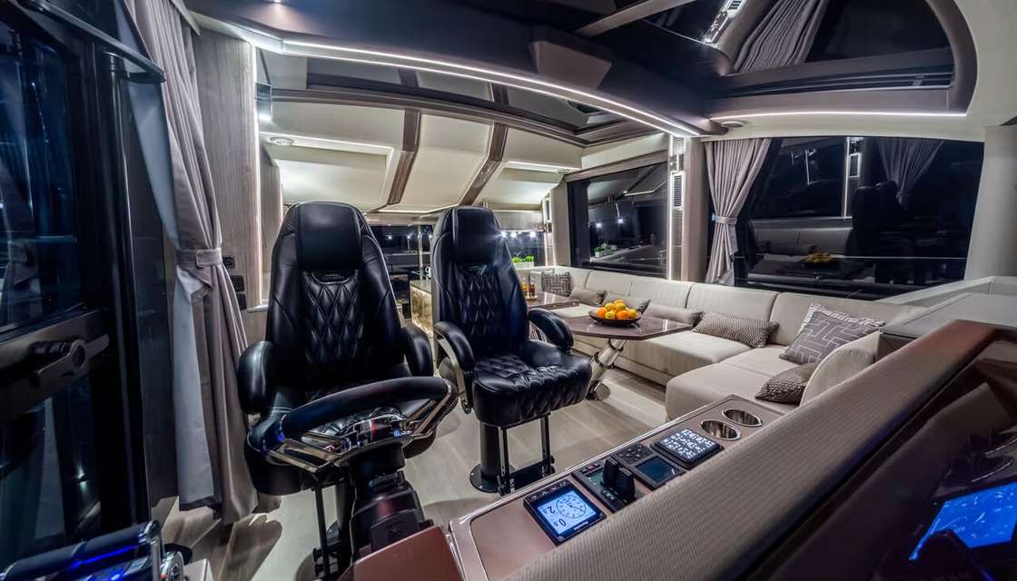 Galeon 700 Skydeck