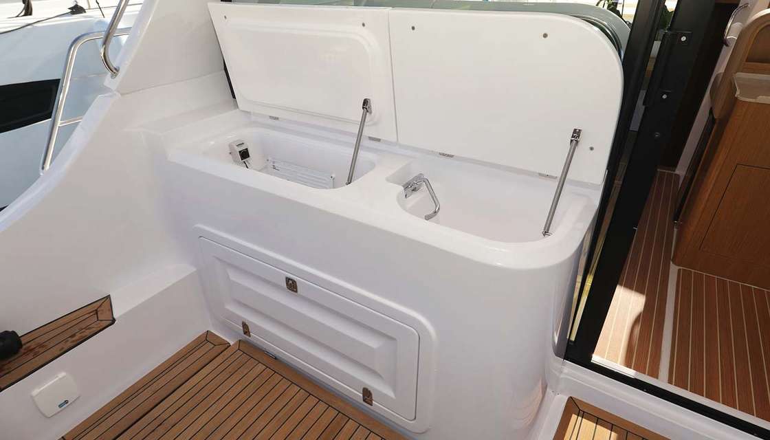 SAS Adriana 44