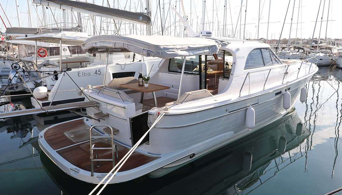 SAS Adriana 44