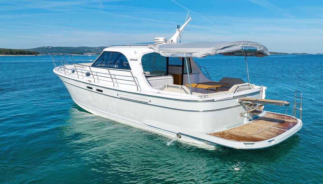 SAS Adriana 44