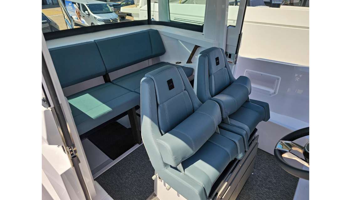 Axopar 29 XC Cross Cabin