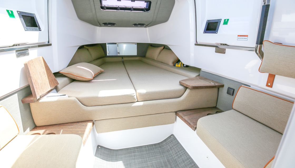 Axopar 37 XC Cross Cabin