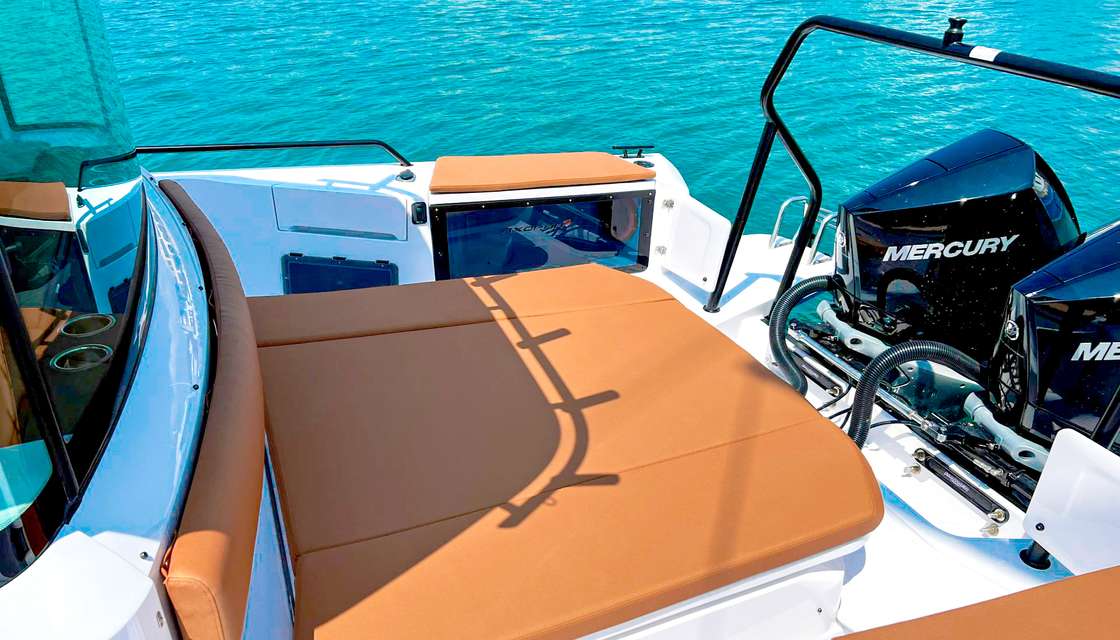 Axopar 37 XC Cross Cabin