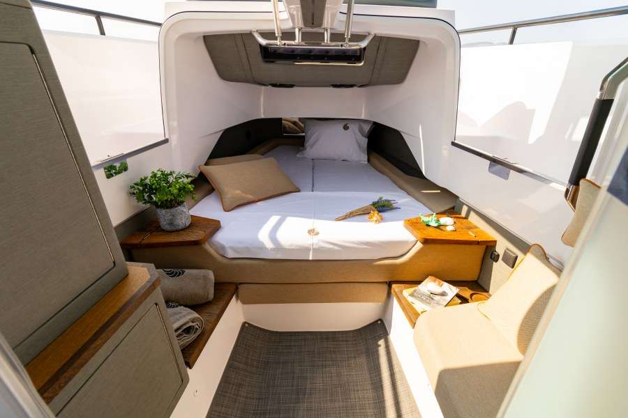Axopar 37 XC Cross Cabin