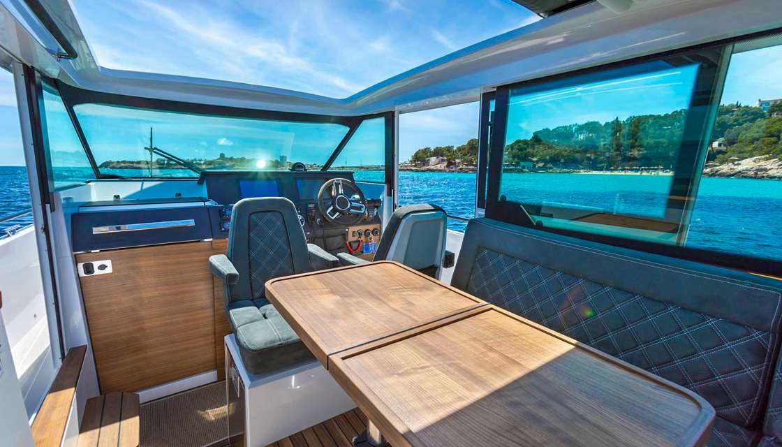 Axopar 37 XC Cross Cabin