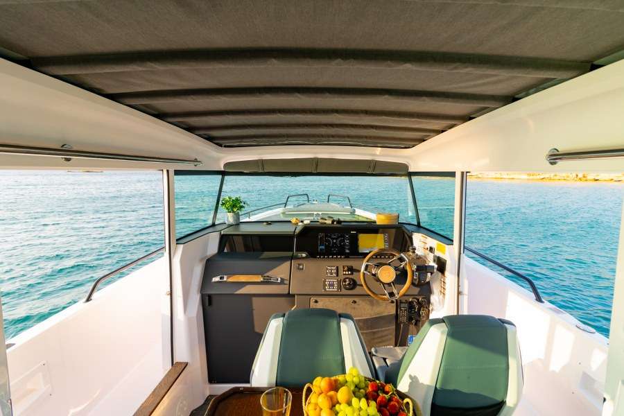 Axopar 37 XC Cross Cabin