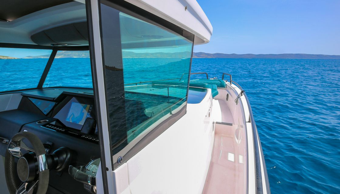 Axopar 37 XC Cross Cabin