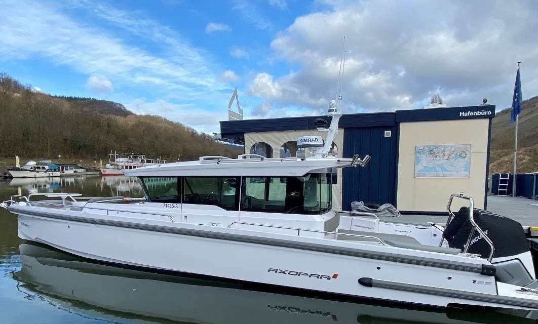 Axopar 37 XC Cross Cabin