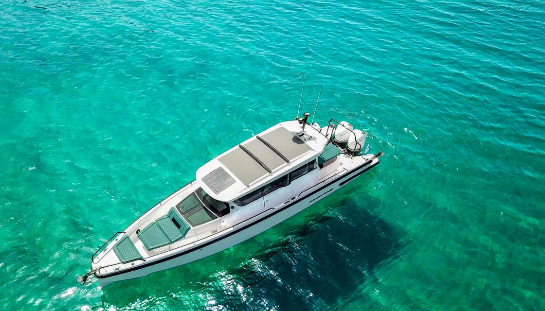 Axopar 37 XC Cross Cabin