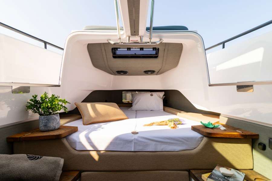 Axopar 37 XC Cross Cabin