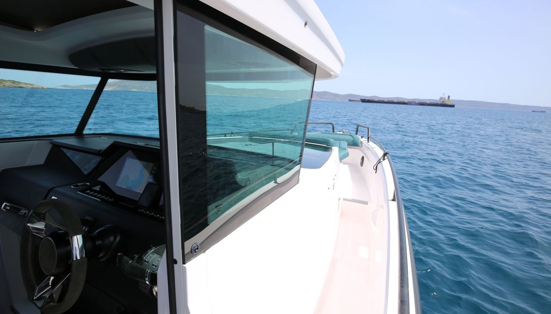 Axopar 37 XC Cross Cabin