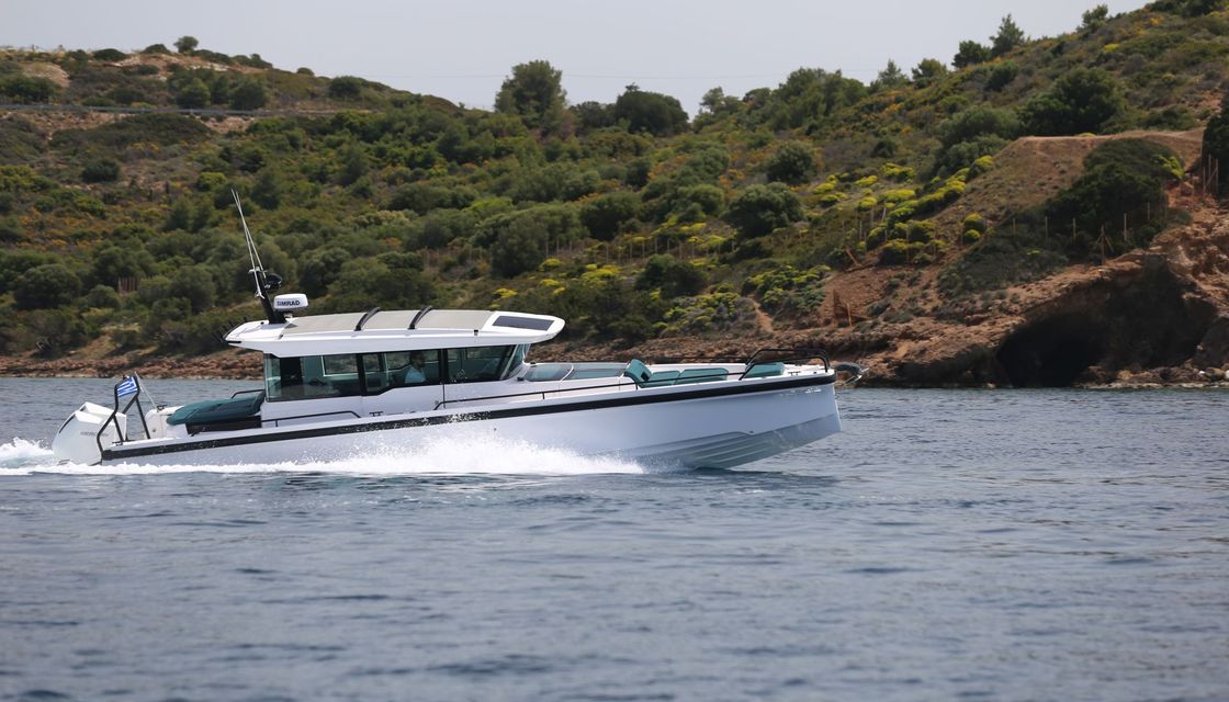 Axopar 37 XC Cross Cabin